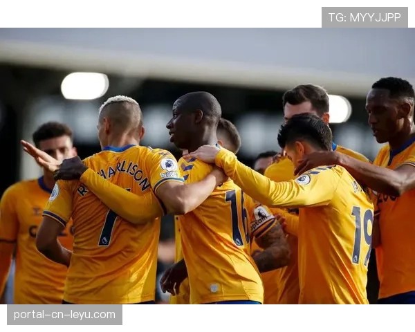 迪涅传中助沃特金斯破门，维拉边路配合流畅